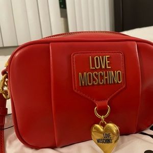 Cute love Moschino cross bag